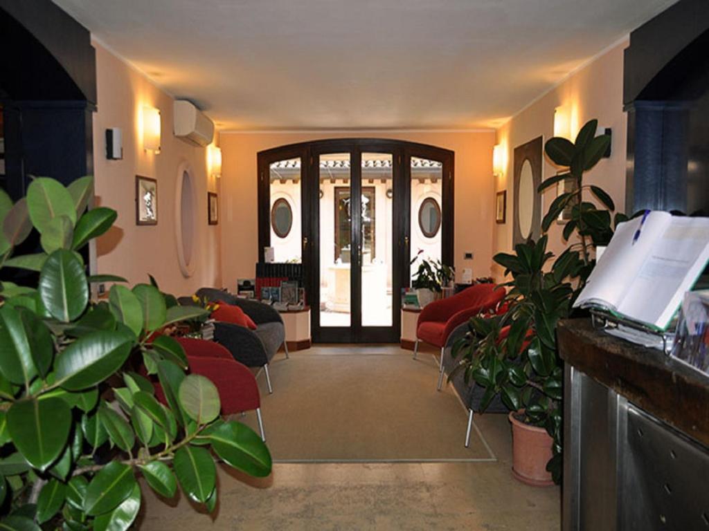 Dolcemela Hotel Ferrara Bagian luar foto