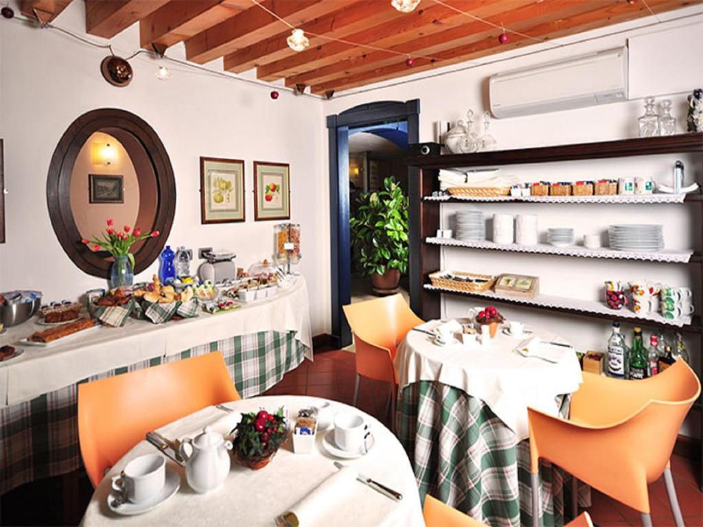 Dolcemela Hotel Ferrara Bagian luar foto